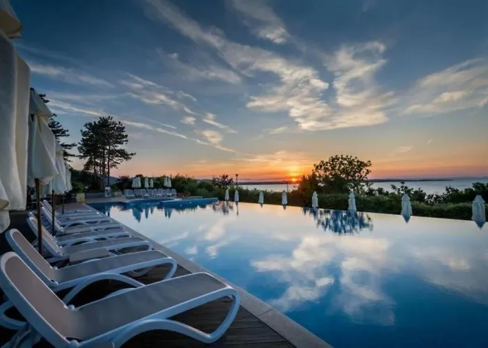 Апартаменты Santa Marina, Lovely 1-bedroom Созополь